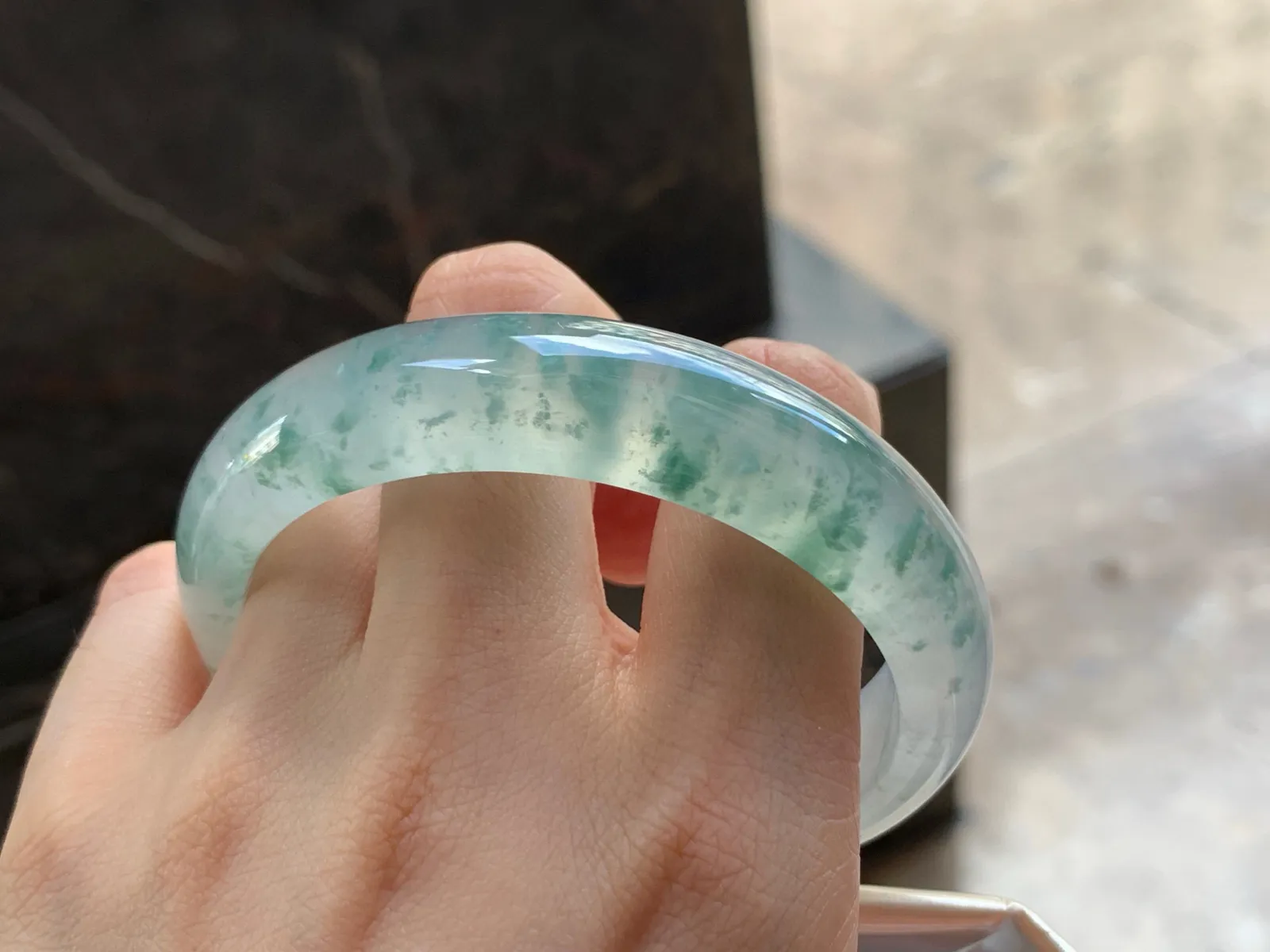 冰种飘花手镯
种老60.8/14.6/8.1mm