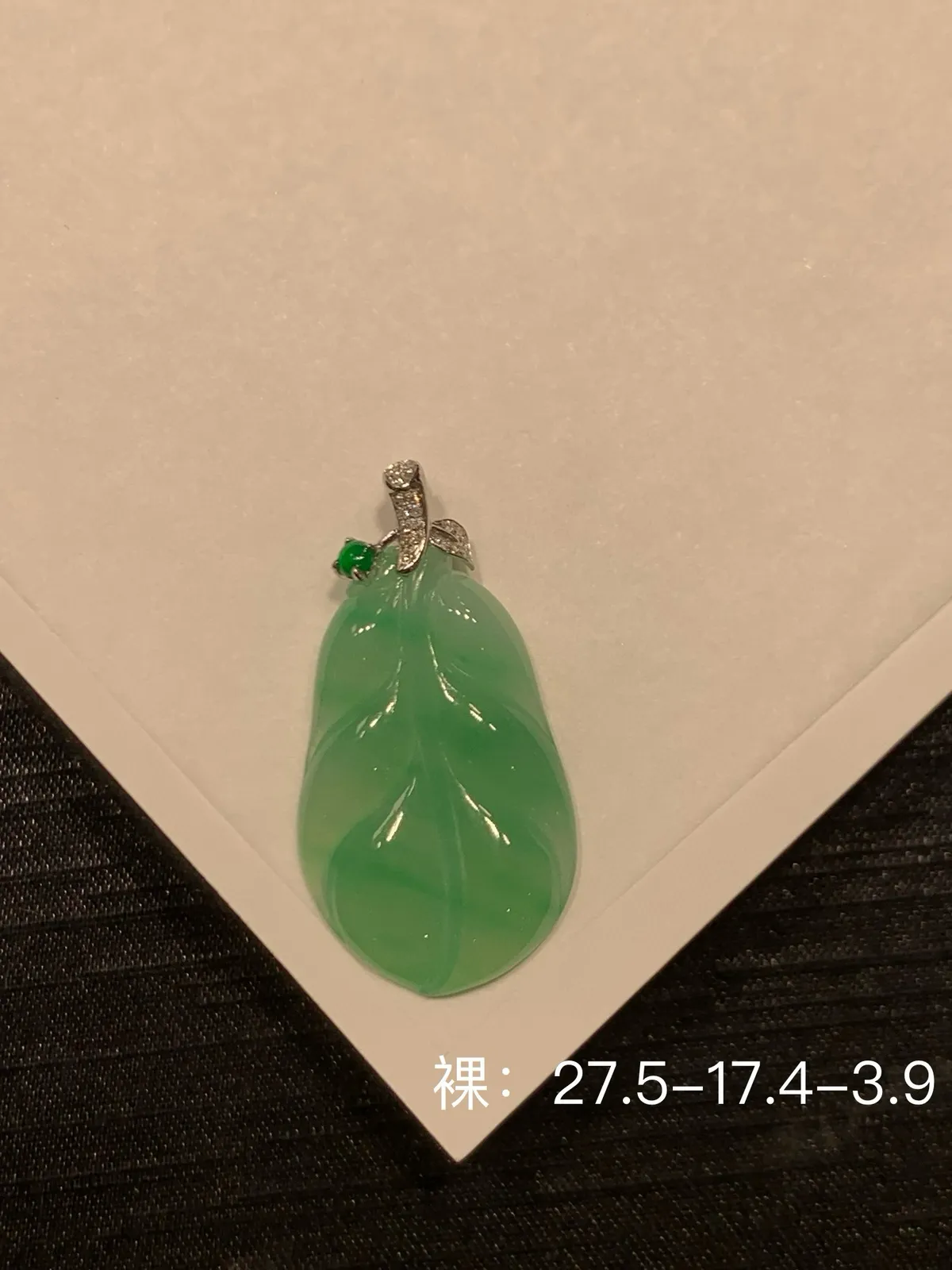 甜绿·叶子
甜甜润润的，如同糖果般的色彩，很难有人不爱这抹绿～
18k