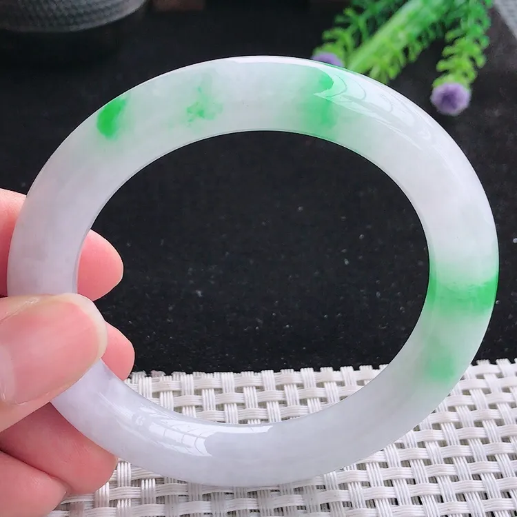 自然光57.5/10.5/10.8老坑冰润水灵白底青飘辣阳绿圆条手镯翡翠玉镯美人镯