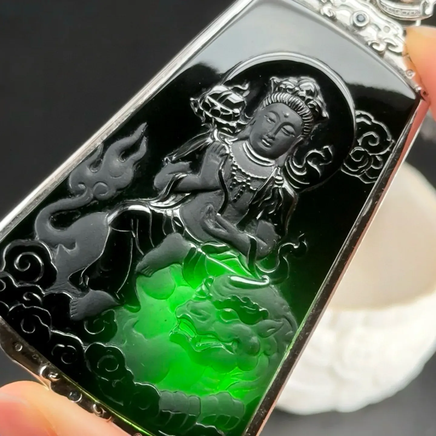 精品18k墨翠文殊菩萨 种老色正 黑度极好 打灯通透 油性十足 尺寸60.2