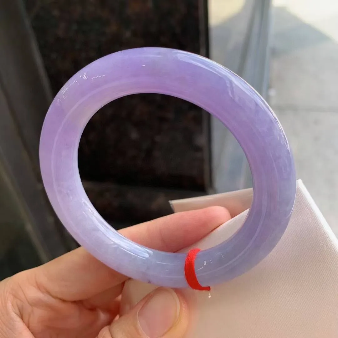 紫罗兰圆条
尺寸：57.2-11.3
紫底浓郁，色辣辣，底色均匀，种水很好，晶体细，卖相不错，上手效果好