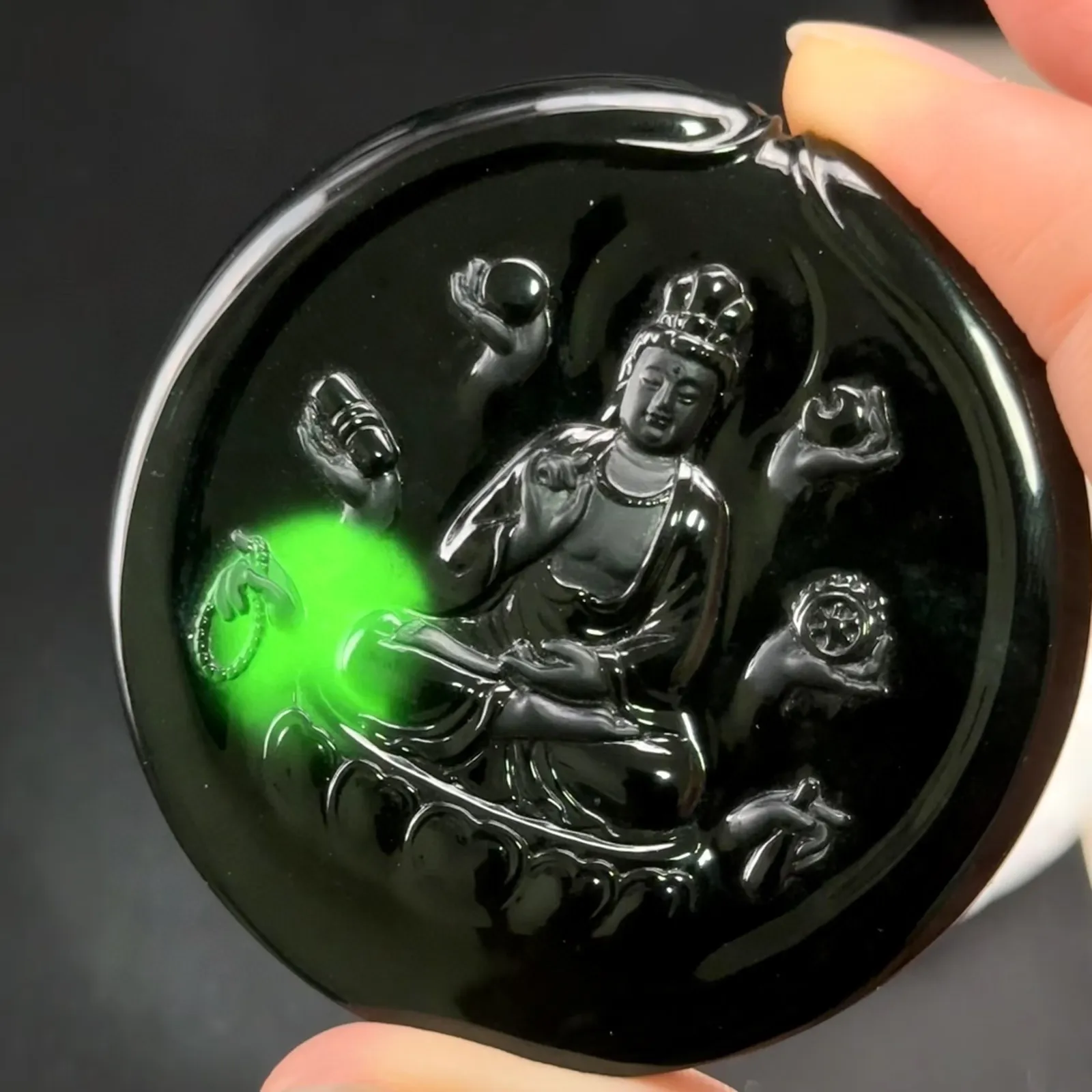 精品墨翠千手观音 种好色正 黑度极好 打灯通透 油性十足 尺寸55.2
