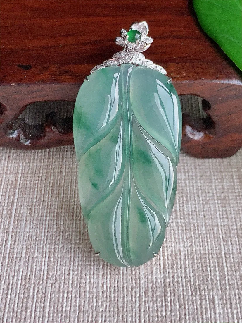 a货翡翠老坑冰种18K金伴钻镶嵌飘花叶子金枝玉叶吊坠 尺寸51×40.3×21.6×6.4mm 重量8.40g 0626