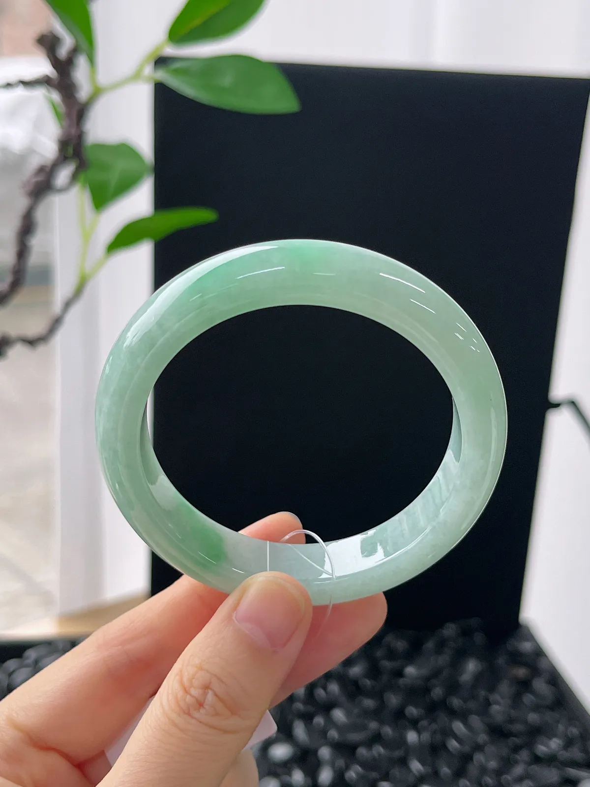 正圈53圈口，翡翠糯化种飘绿手镯
