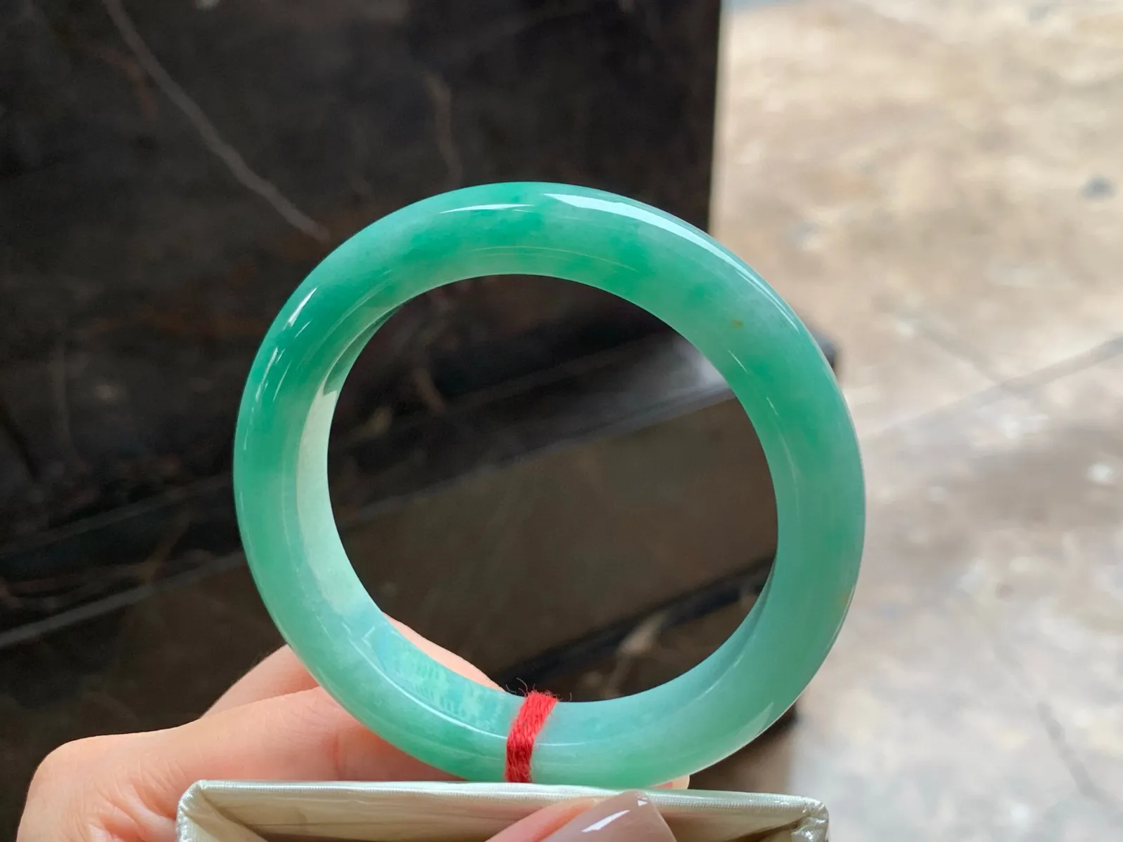 带色手镯
干净清爽 55.5/11.6/9.4mm
