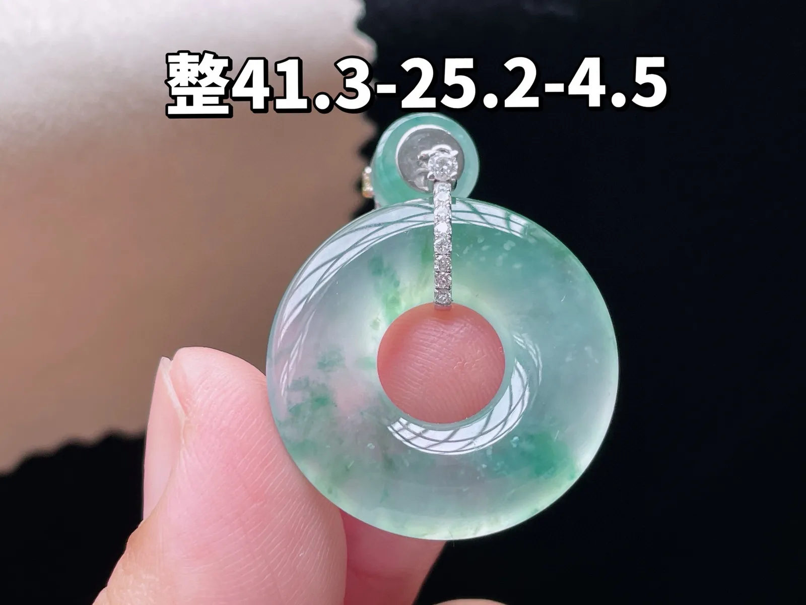18K 冰种飘花·平安环
整41.3-25.2-4.5