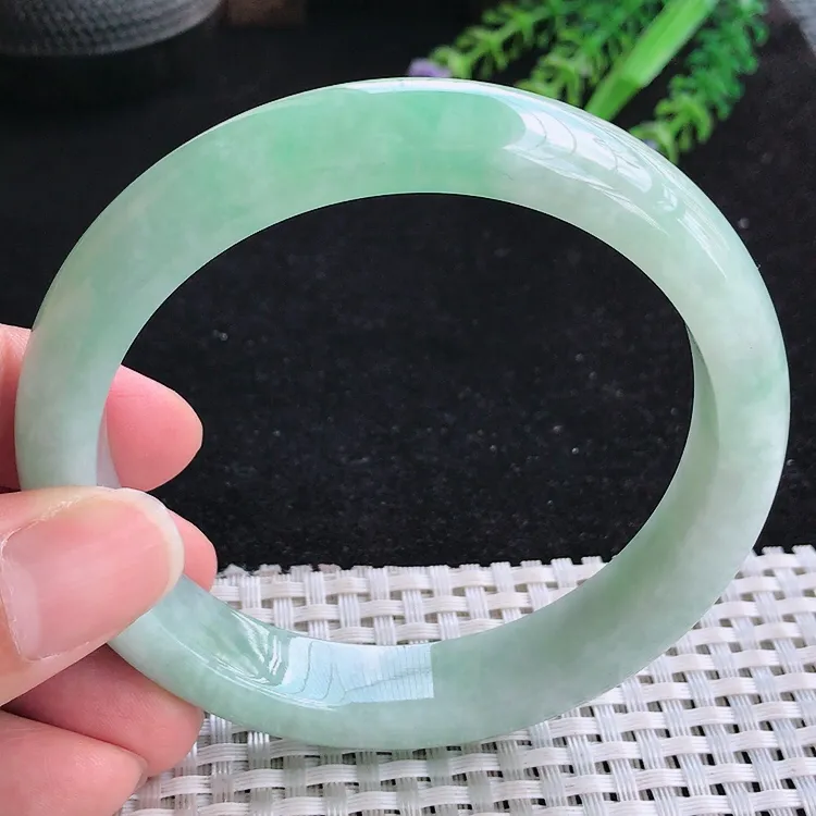 自然光62.5/12.8/8.7老坑秀气温润飘绿手镯翡翠大圈口玉镯美人镯
