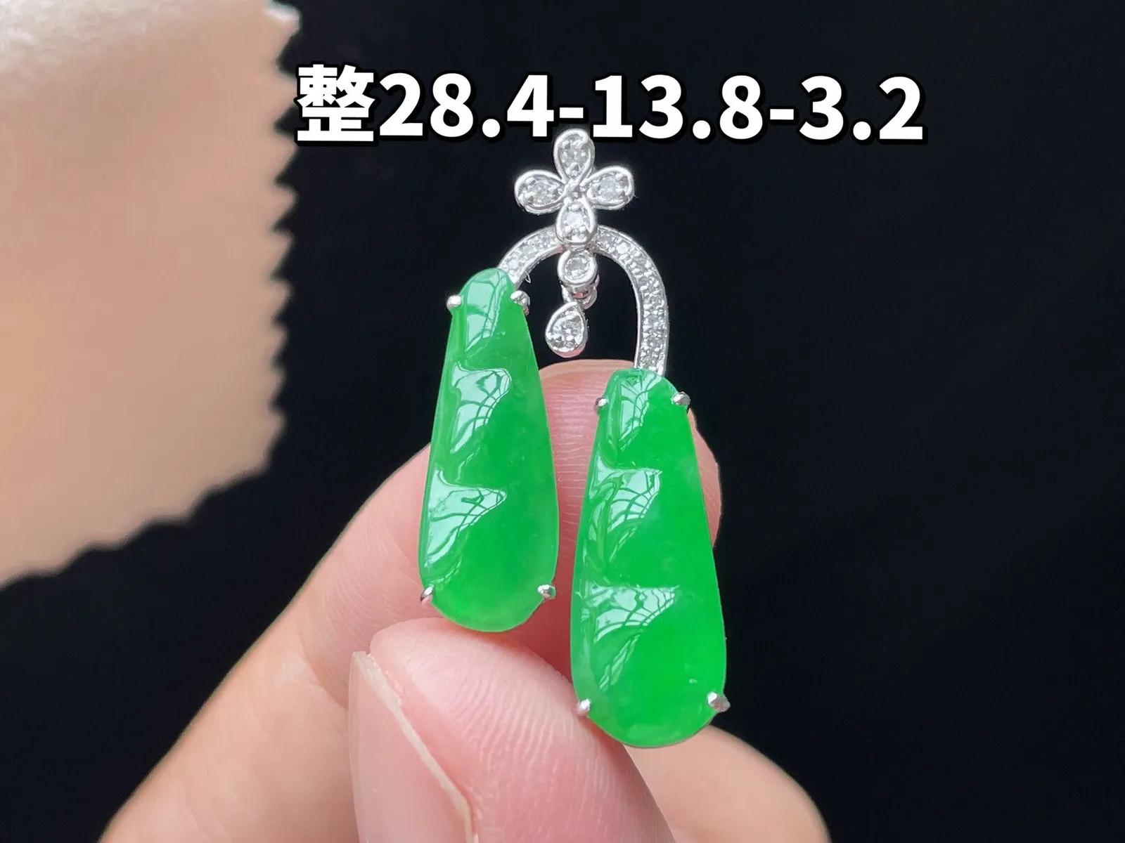 18K 满色·叶子耳坠

整37.6-9.3-6.7
裸15-7.3-2.5