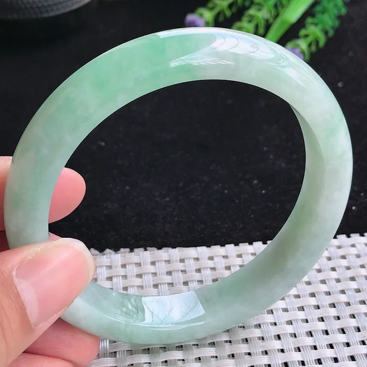 自然光62.5/12.8/8.7老坑秀气温润飘绿手镯翡翠大圈口玉镯美人镯