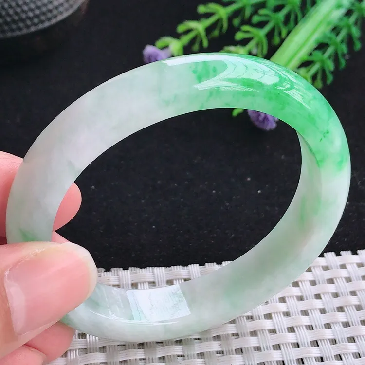 自然光54.5/48/11.6/8老坑精美冰润飘阳绿贵妃手镯翡翠玉镯美人镯