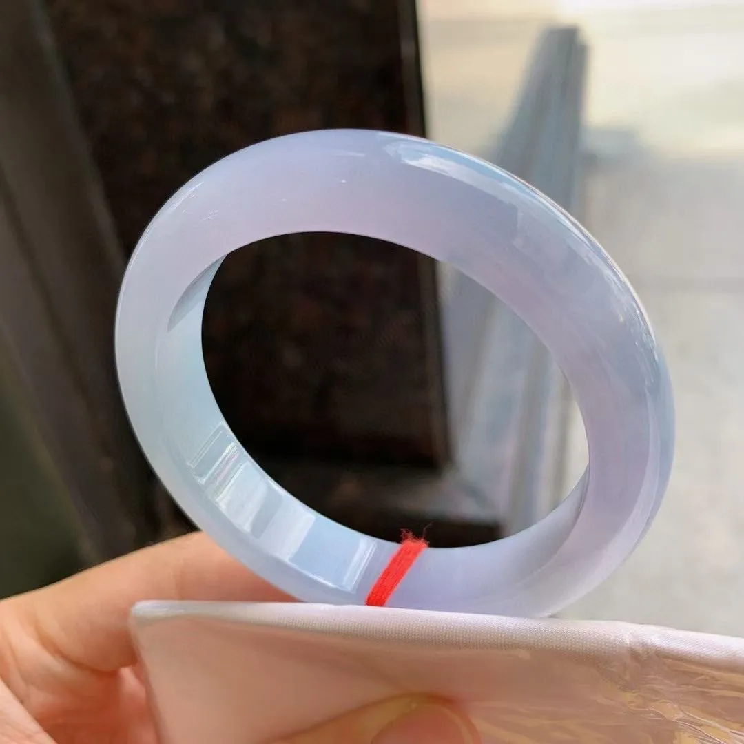 紫罗兰正圈
尺寸：55.1-12.8-8.8 
紫底浓郁，底色均匀，种水很好，晶体细，卖相不错，上手效果好