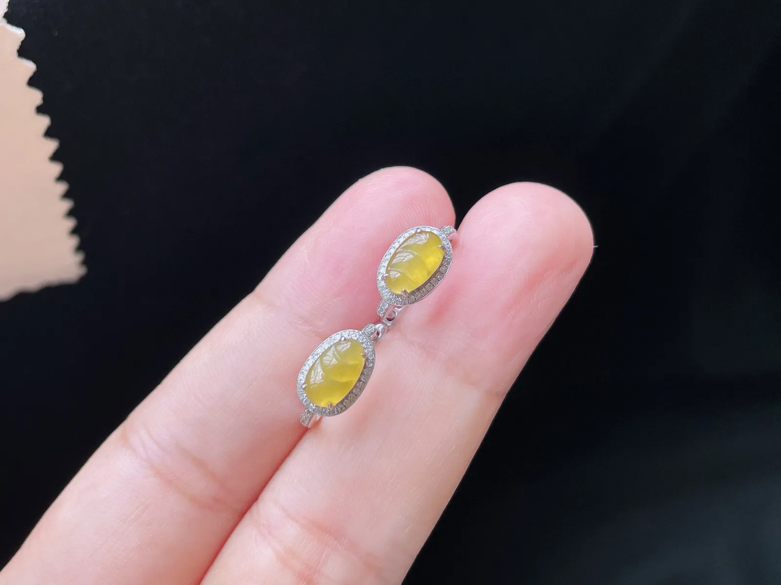 18K 黄翡·福豆耳包

裸7.8-4.7-2