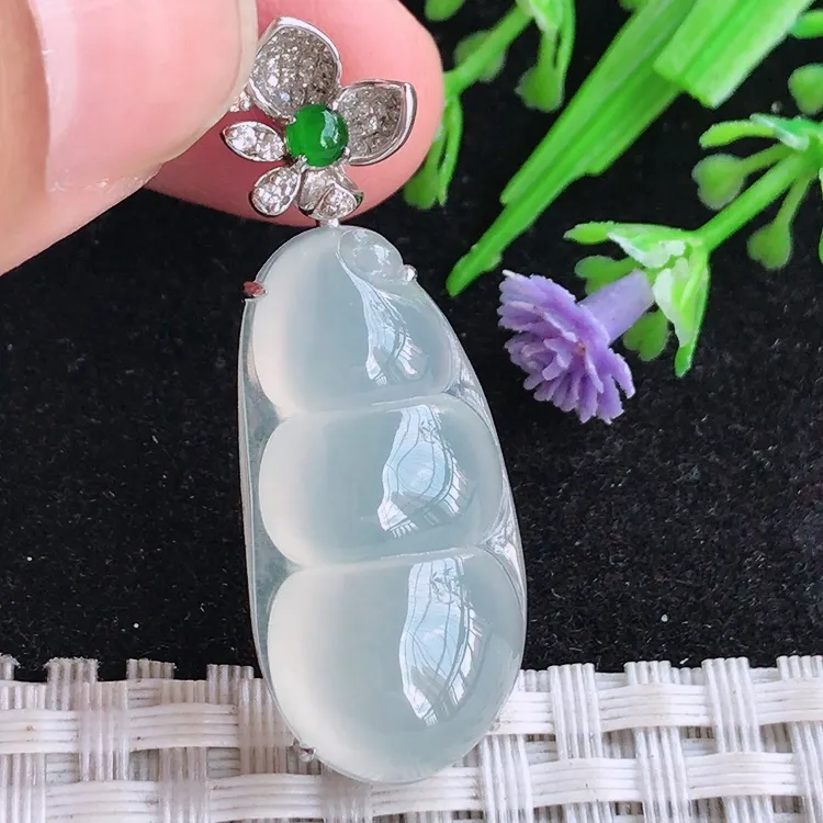 自然光39/14.3/8老坑18k金镶嵌冰种起光福豆四季豆吊坠玉石玉坠挂件