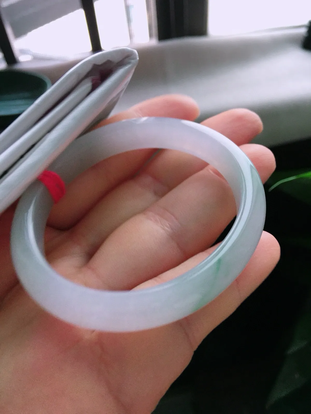 圈口53/46.8，贵妃手镯，正圈51可戴，飘花，玉质水润，尺寸53-10-6.5mm