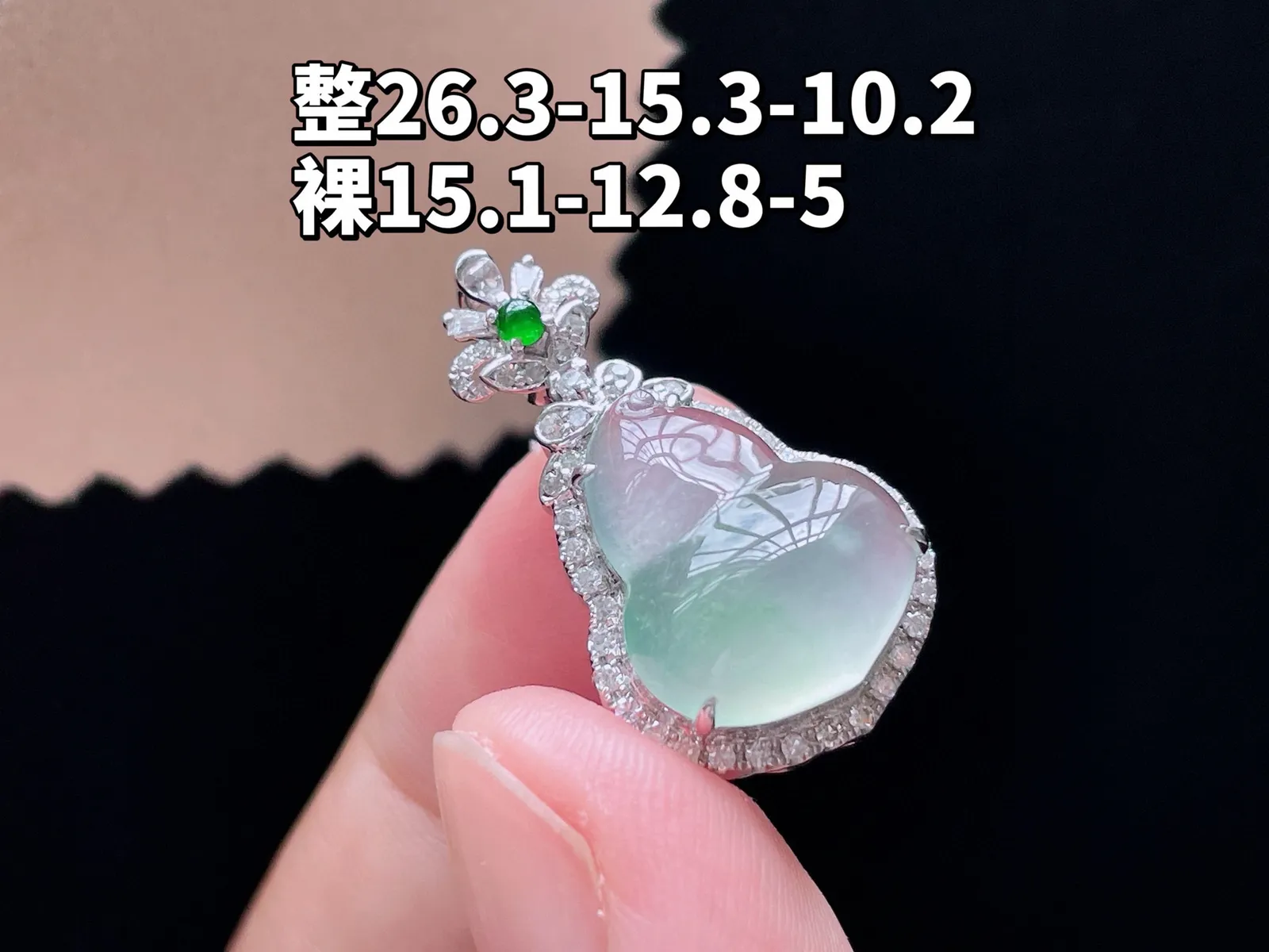 18K 冰种·葫芦

整26.3-15.3-10.2
裸15.1-12.8-5