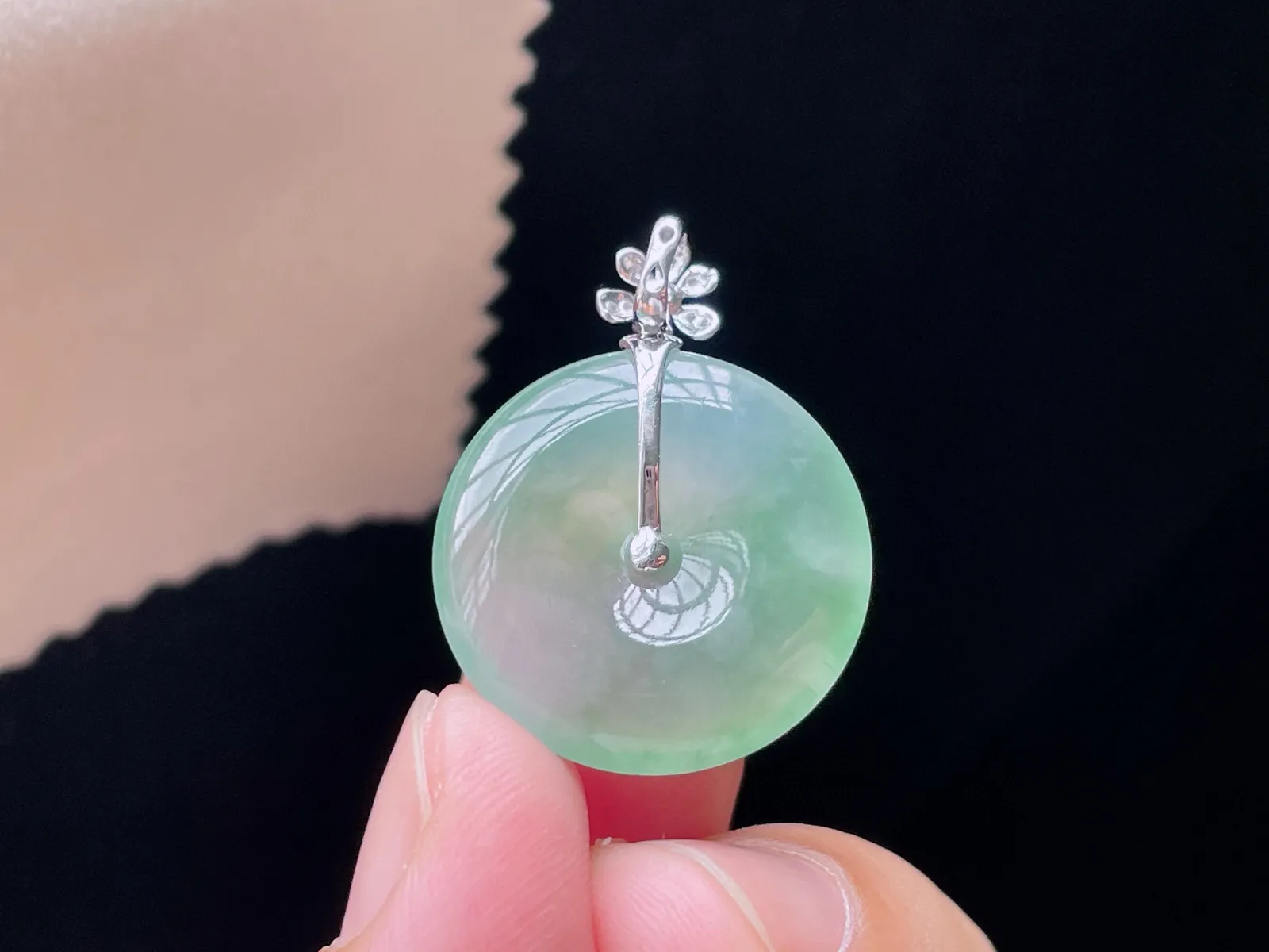 18K 冰种飘花·平安扣

整29.3-21.4-4.1