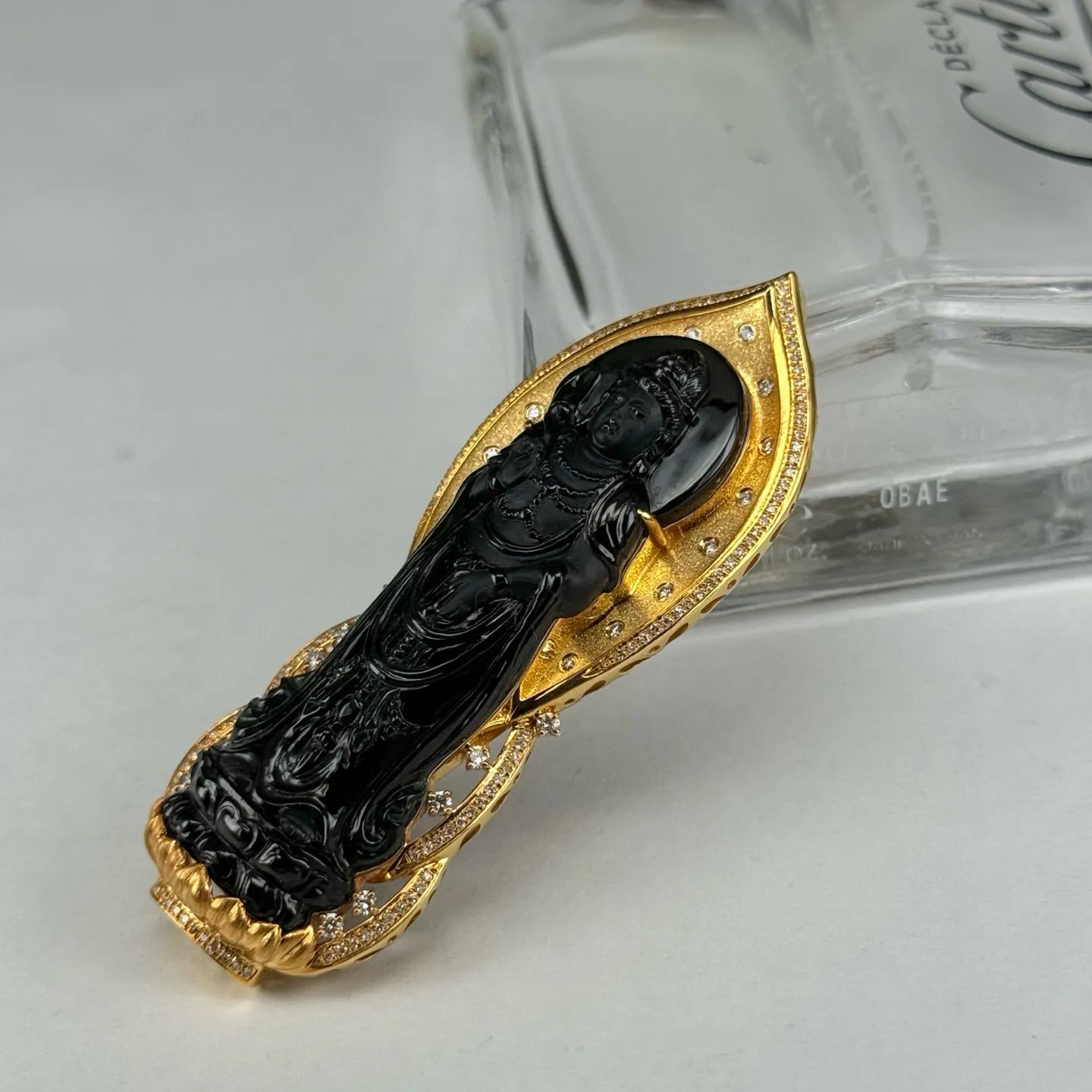 精品18k墨翠站观音 种好色正 黑度极好 打灯通透 油性十足 尺寸63.3
