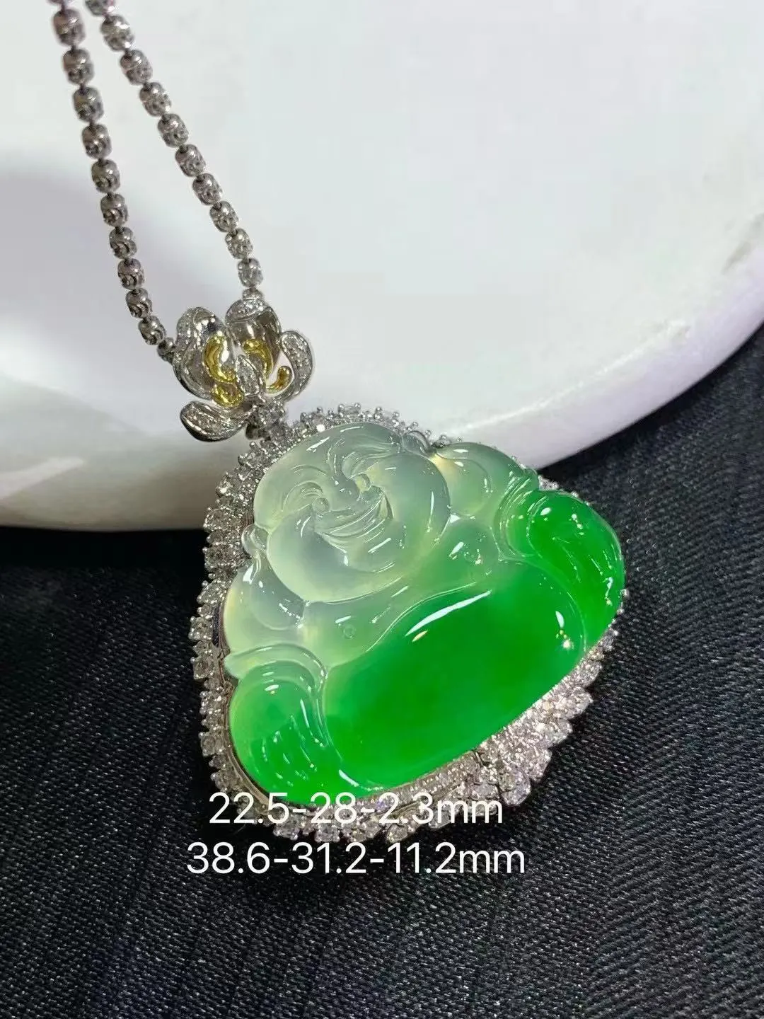 冰飘绿佛公，种色兼备，笑口常开，大肚能容