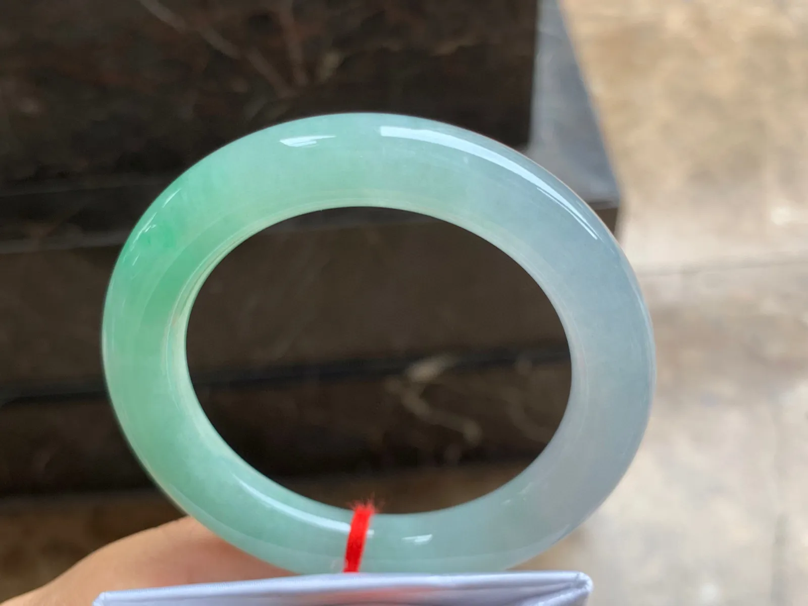 56-11mm
带色圆条手镯 底子细腻 颜色清新