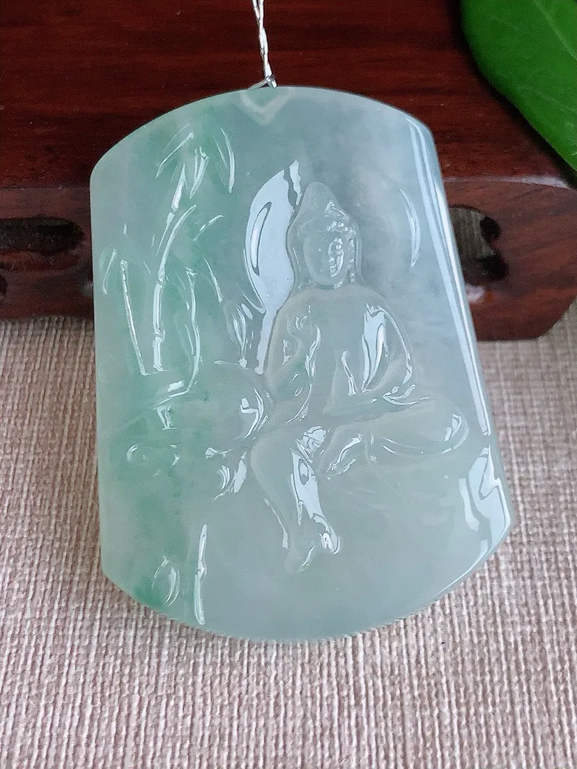a货翡翠老坑冰种飘花自在观音吊坠 尺寸54×39.8×5.6mm 重量29.90g 0626