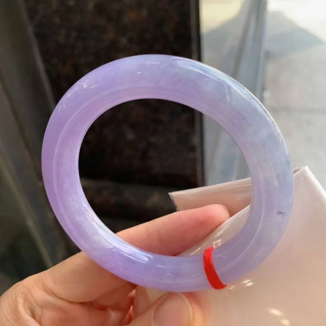 紫罗兰圆条
尺寸：57.2-11.3
紫底浓郁，色辣辣，底色均匀，种水很好，晶体细，卖相不错，上手效果好