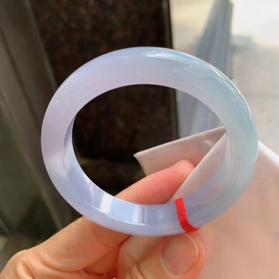 紫罗兰正圈
尺寸：55.1-12.8-8.8 
紫底浓郁，底色均匀，种水很好，晶体细，卖相不错，上手效果好