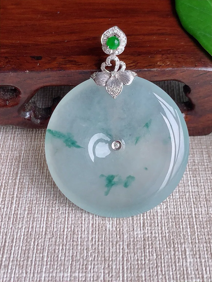 a货翡翠老坑冰种18K金伴钻镶嵌飘花大平安扣吊坠 尺寸47×35.4×5.3mm 重量16.39g 0626