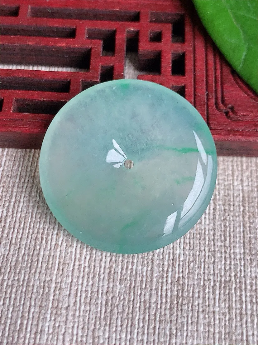 a货翡翠老坑冰种飘绿平安扣吊坠 尺寸29.8×5mm 重量9.67g 0626