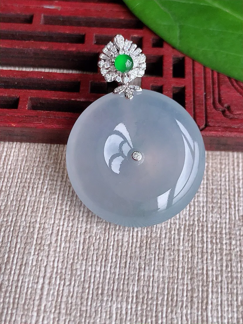 a货翡翠老坑冰种18K金伴钻镶嵌白月光平安扣吊坠 尺寸35.3×25.4×6mm 重量9.56g 0626