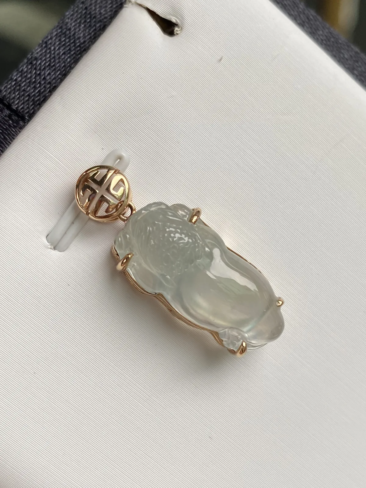 推荐【高冰起光金蟾】霸气招财，无纹裂，起刚光，水润冰透，种水超好，品相佳，招财佳品，超值哦～～