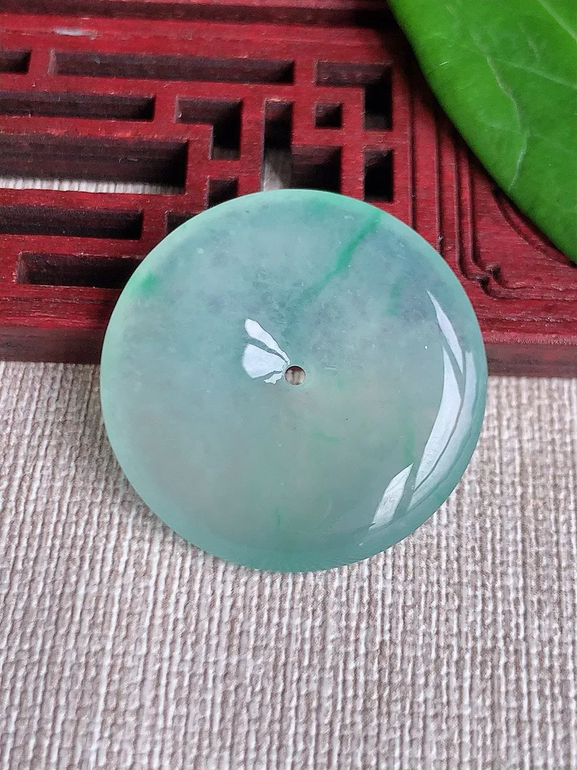 a货翡翠老坑冰种飘绿平安扣吊坠 尺寸29.8×5mm 重量9.67g 0626