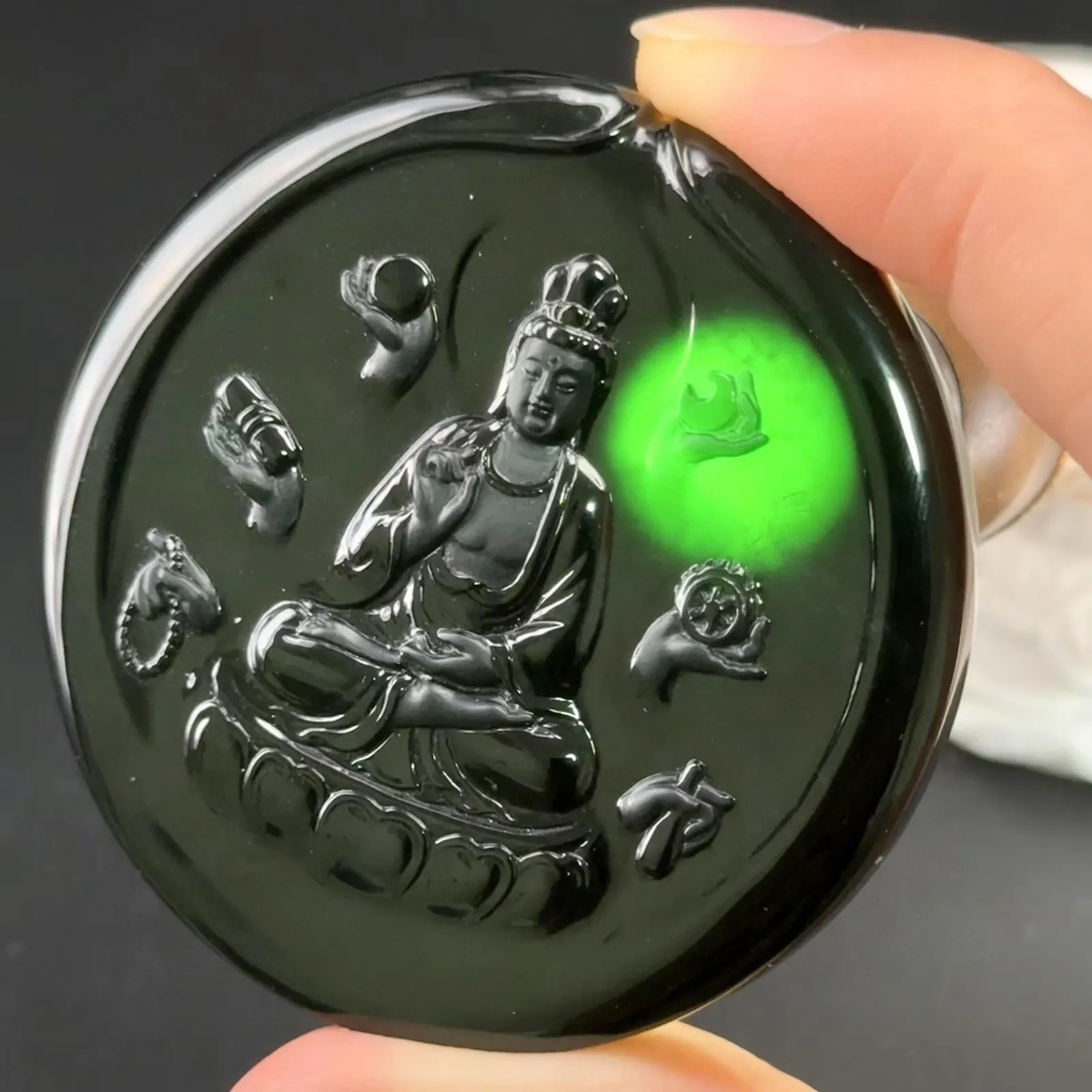 精品墨翠千手观音 种好色正 黑度极好 打灯通透 油性十足 尺寸55.2