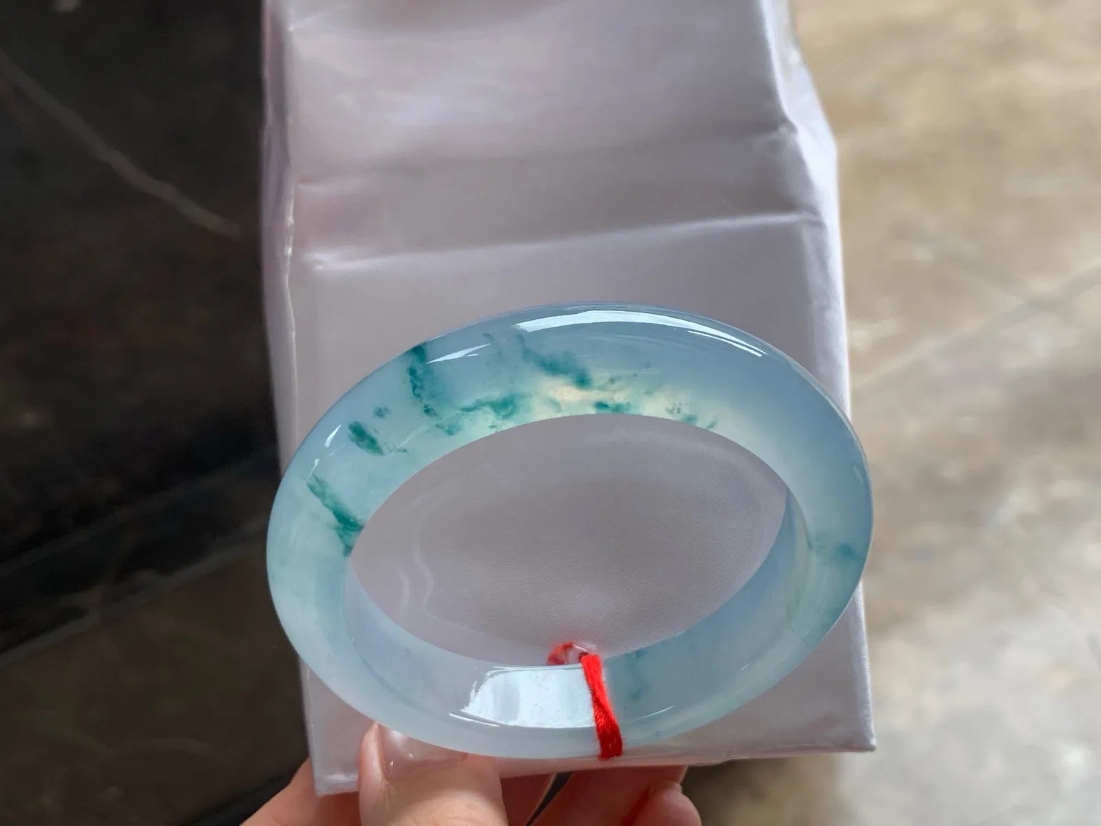 冰种飘花手镯
种老54.5/12.1/9mm