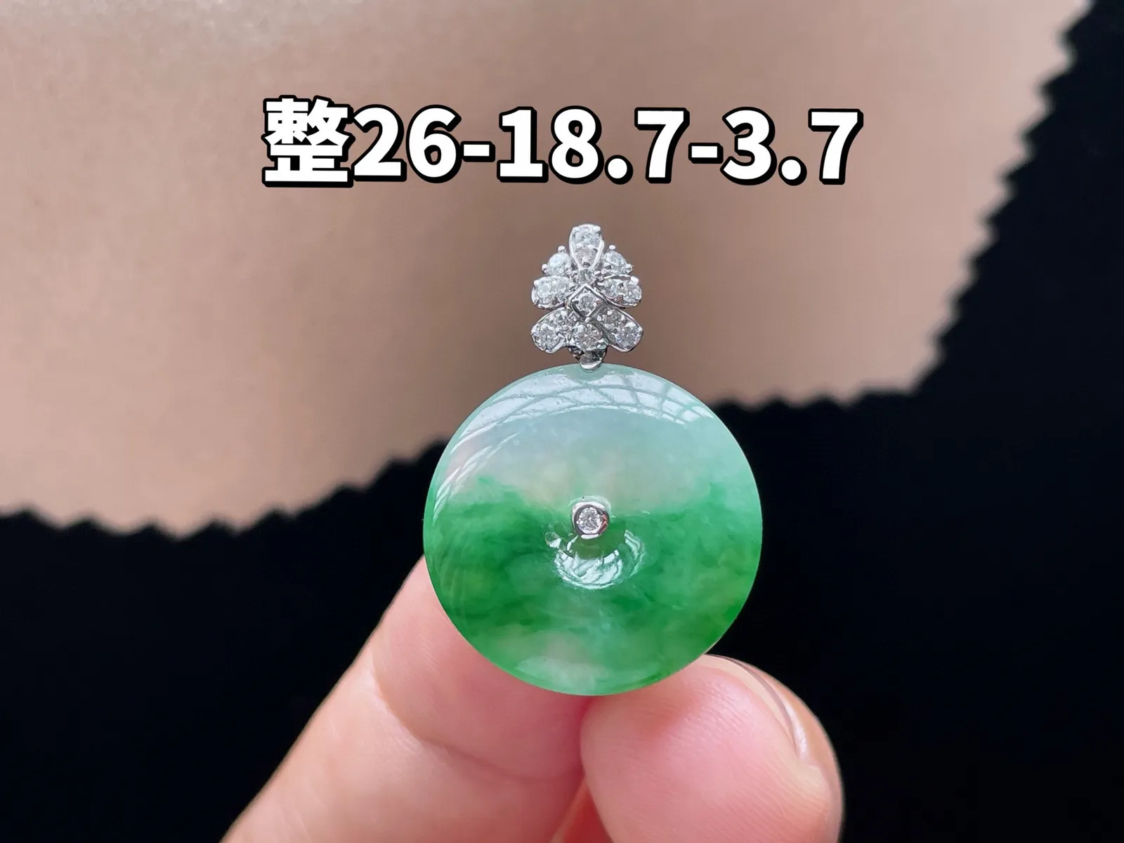 18K 冰种飘绿·平安扣

整26-18.7-3.7