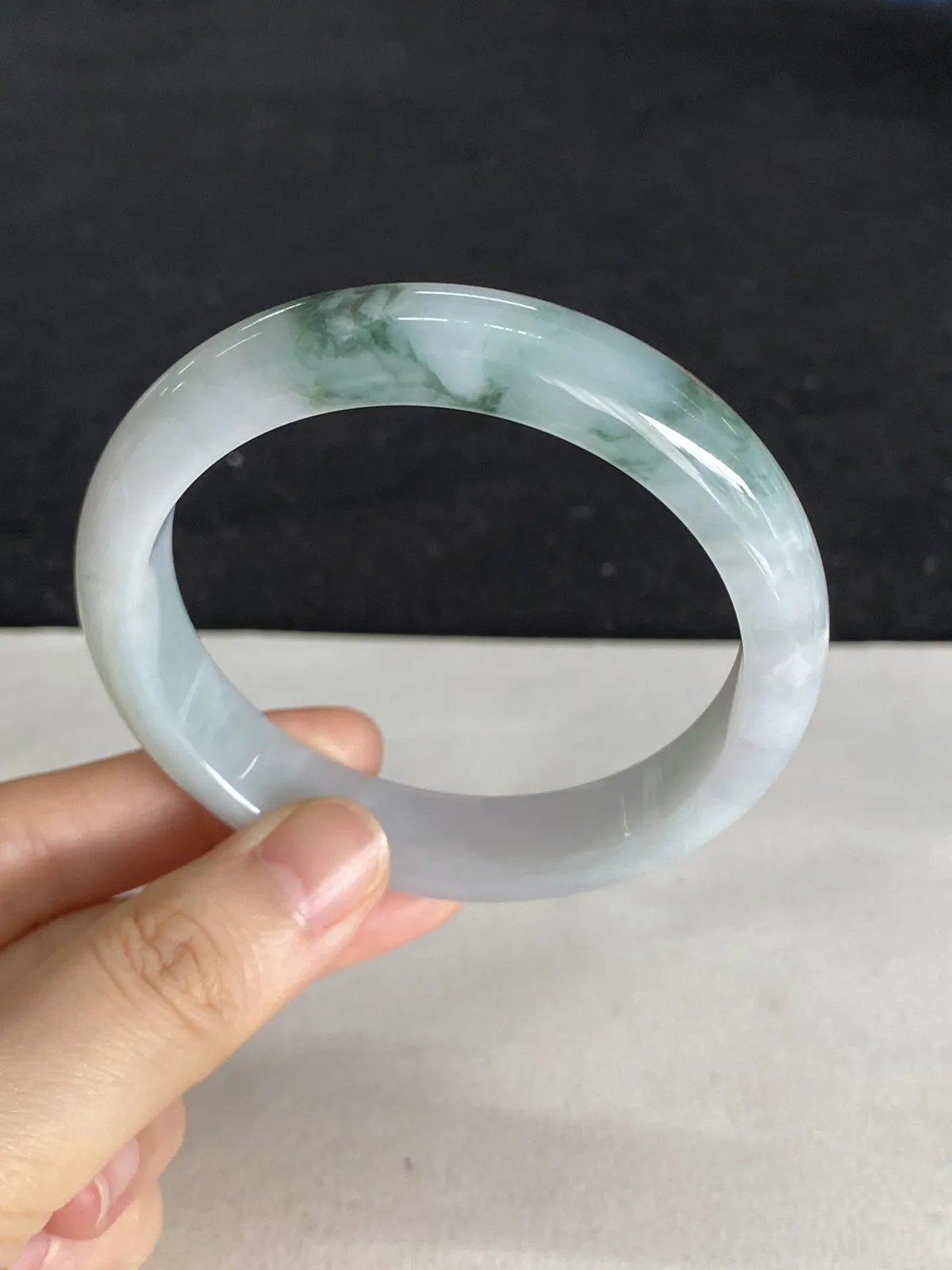 正圈56圈口，翡翠糯化种飘绿手镯