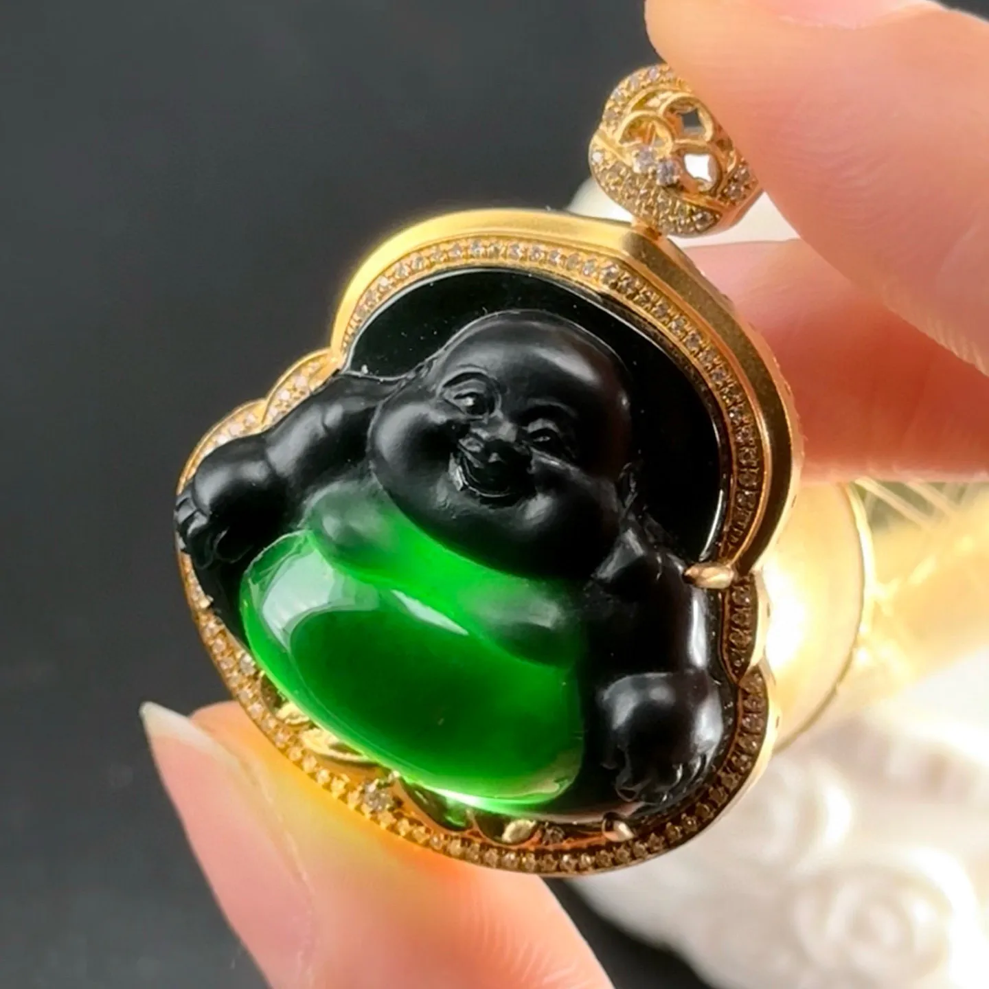 精品18k墨翠大肚佛 种好色正 黑度极好 打灯通透 油性十足 尺寸37.7