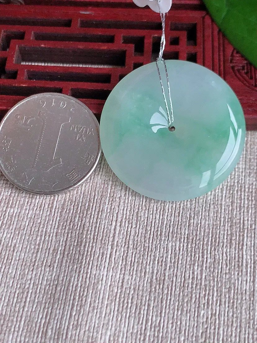 a货翡翠老坑冰种飘绿平安扣吊坠 尺寸33×6mm 重量14.00g 0626
