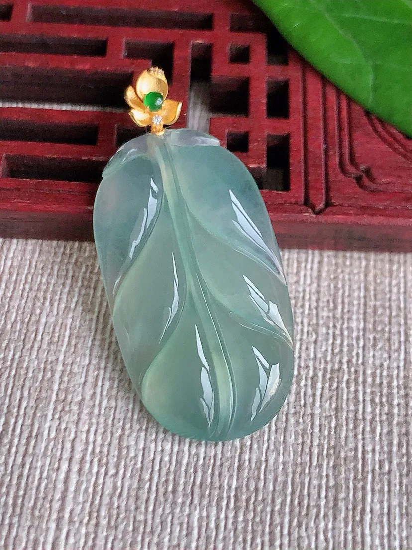a货翡翠老坑冰种18K金扣头晴水叶子金枝玉叶吊坠 尺寸39.3×32.3×18×4.8mm 重量5.60g 0626