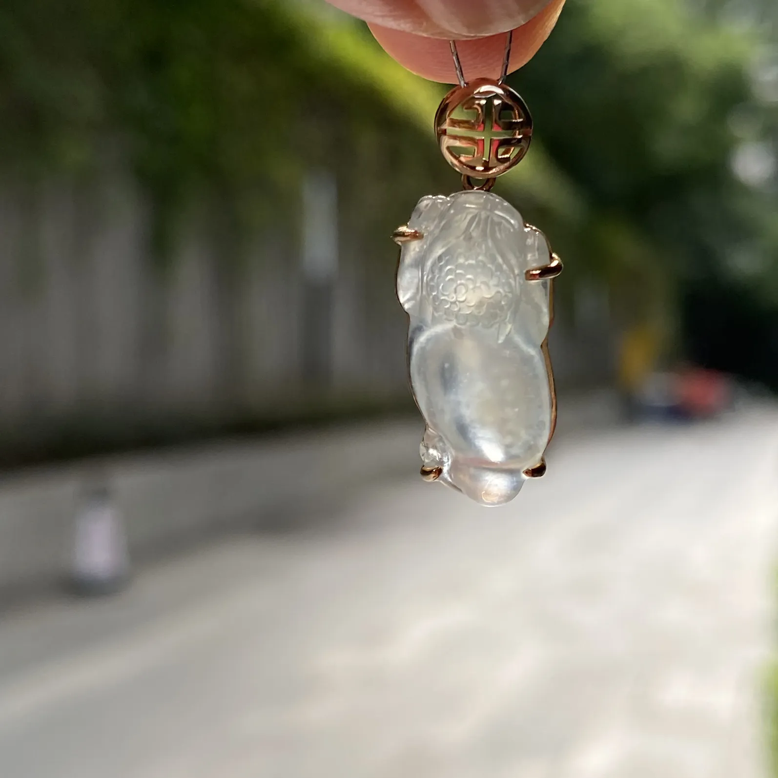 推荐【高冰起光金蟾】霸气招财，无纹裂，起刚光，水润冰透，种水超好，品相佳，招财佳品，超值哦～～