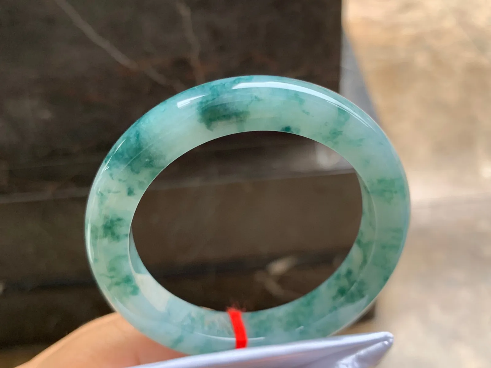 55-11-9.5mm
飘花手镯 底子细腻 花色均匀