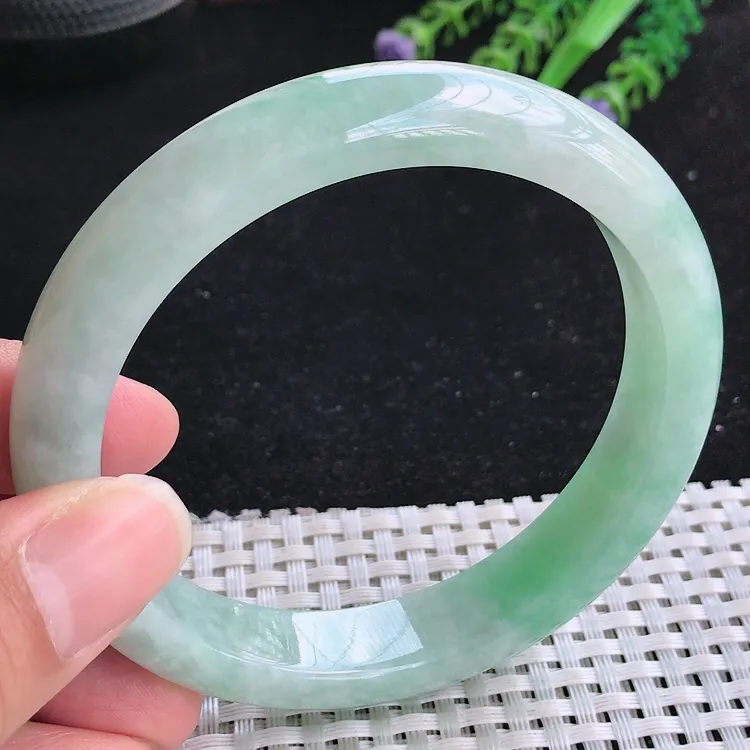 自然光62.5/12.8/8.7老坑秀气温润飘绿手镯翡翠大圈口玉镯美人镯