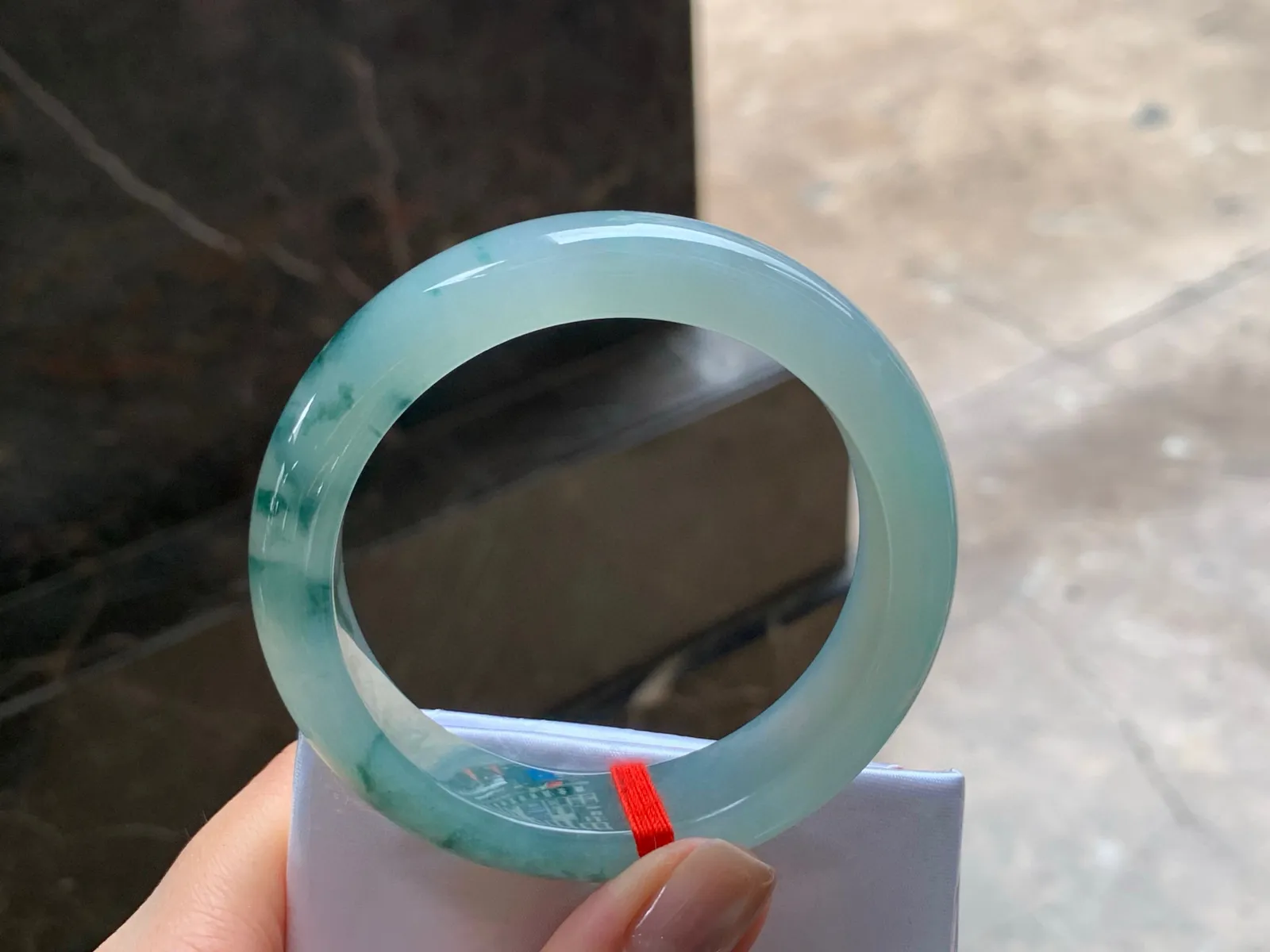 冰飘花手镯
种好水润 53.5/13/8.8mm