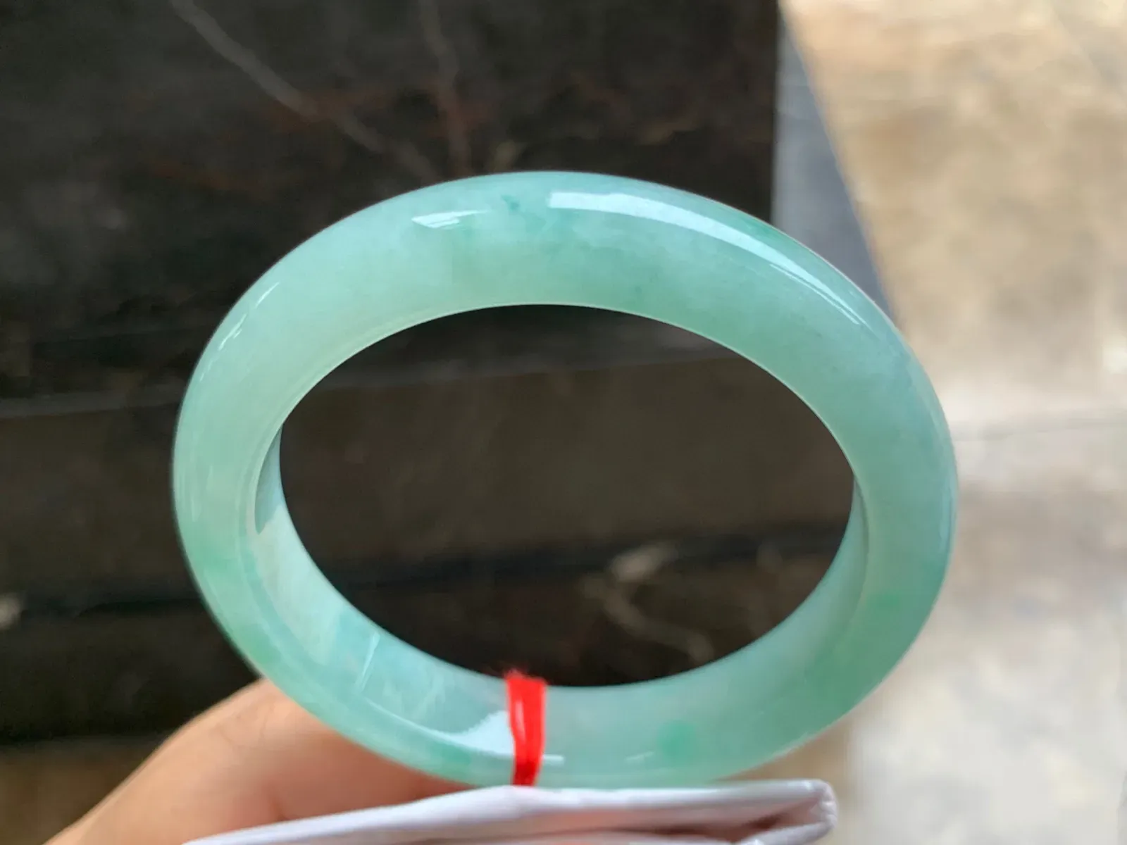 61-12.5-9mm
带色大圈口手镯 水润清新 超大圈口