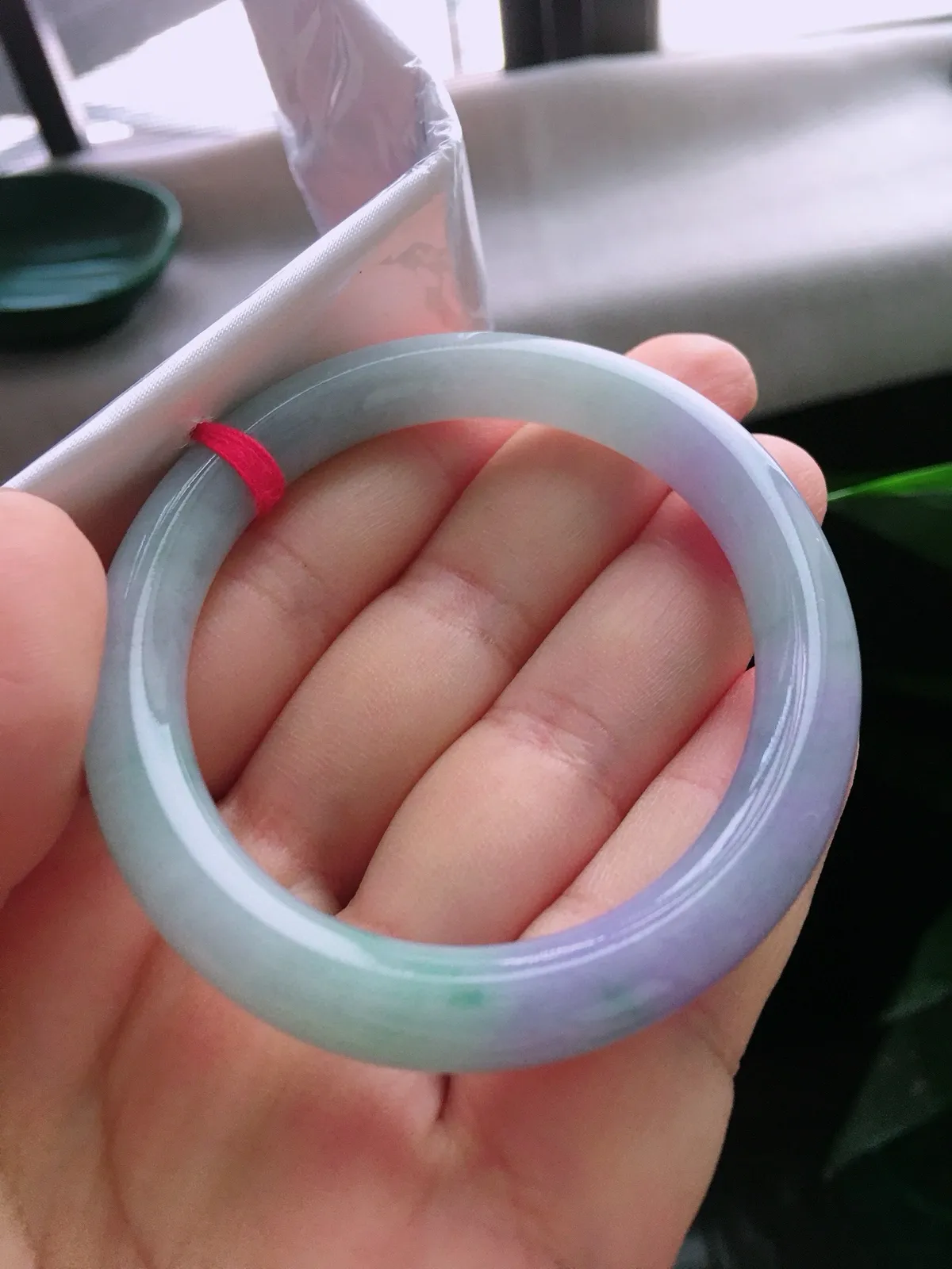 圈口55.5/50.7，贵妃手镯，正圈53.5可戴，紫罗兰，玉质水润细腻，尺寸55.5-8.8-8.3mm