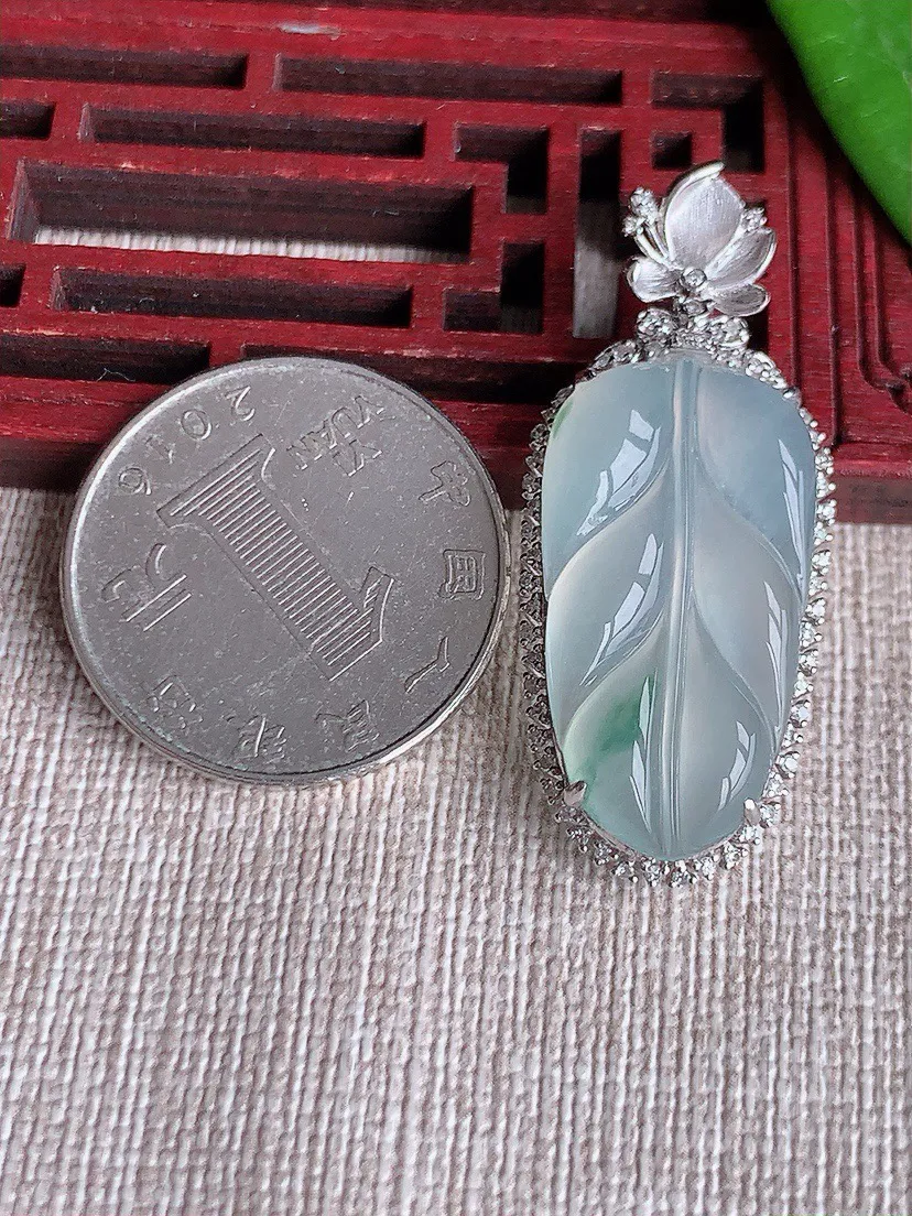 a货翡翠老坑冰种18K金伴钻镶嵌飘花叶子金枝玉叶吊坠 尺寸41×16.8×7.7裸石27.2×14.3mm 重量5.60g 0626