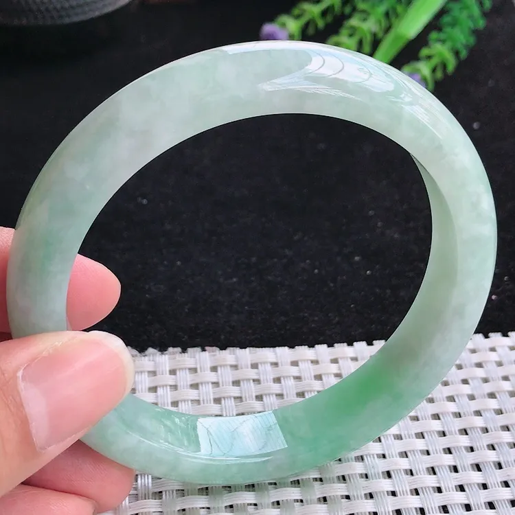 自然光62.5/12.8/8.7老坑秀气温润飘绿手镯翡翠大圈口玉镯美人镯