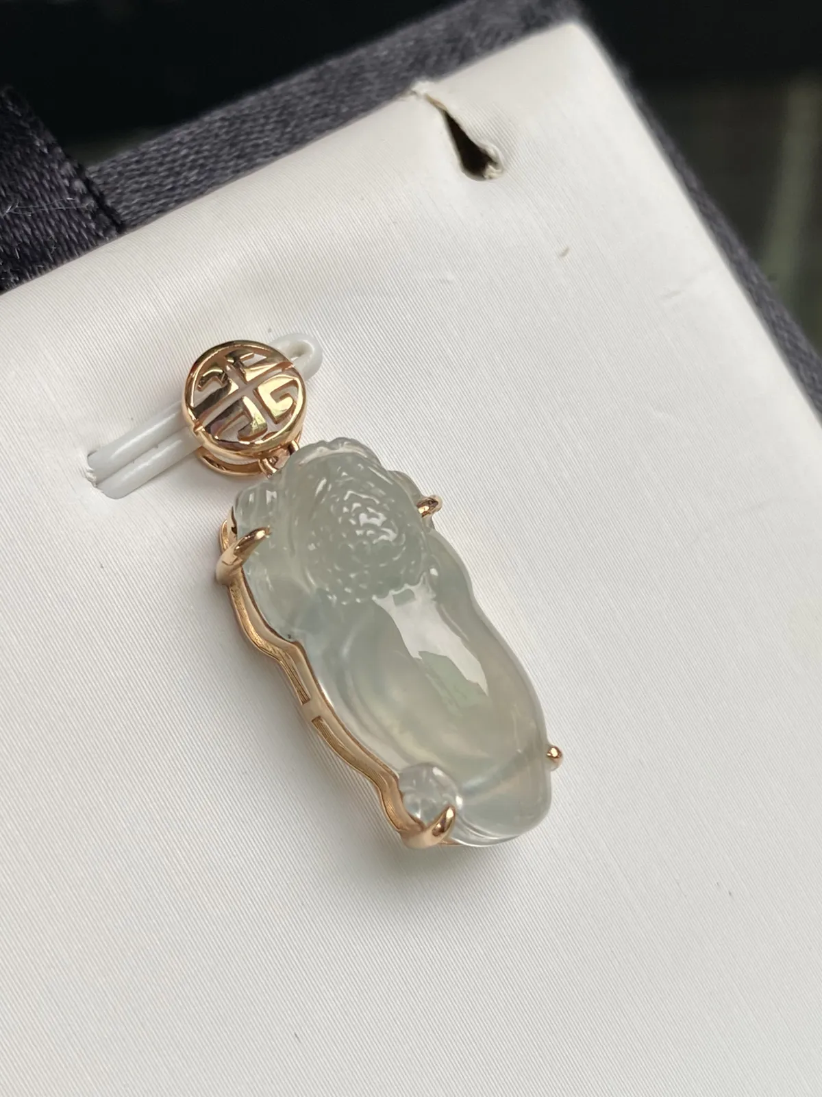 推荐【高冰起光金蟾】霸气招财，无纹裂，起刚光，水润冰透，种水超好，品相佳，招财佳品，超值哦～～