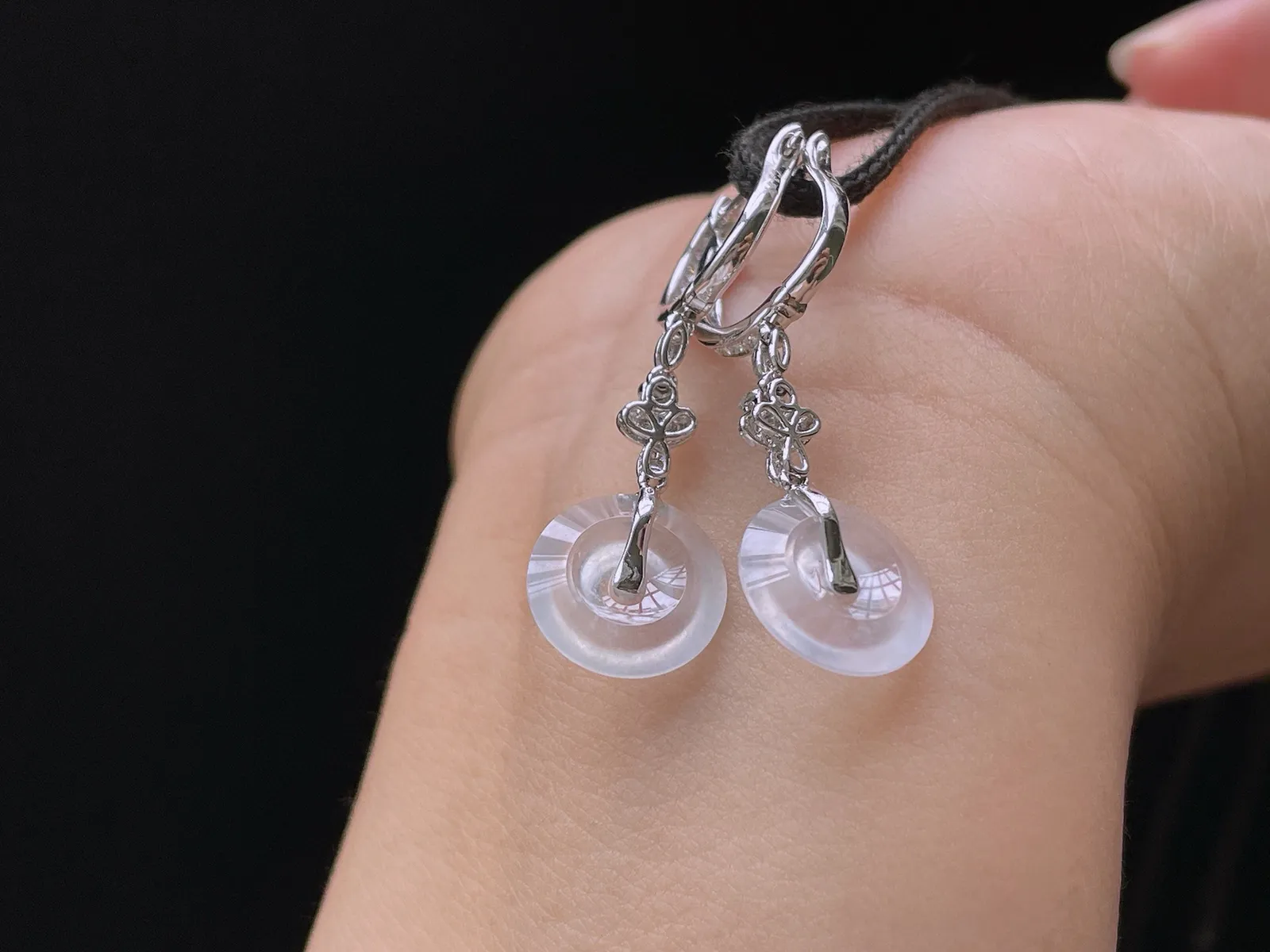 18K 冰种·平安扣耳坠

整36-11.3-3.2