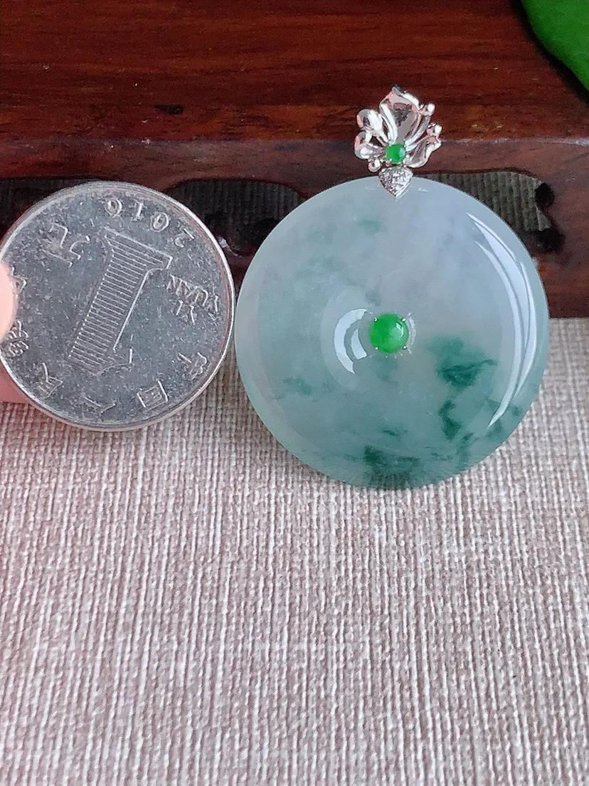 a货翡翠老坑冰种18K金镶嵌飘花平安扣吊坠 尺寸39.8×31×5.3mm 重量12.68g 0626