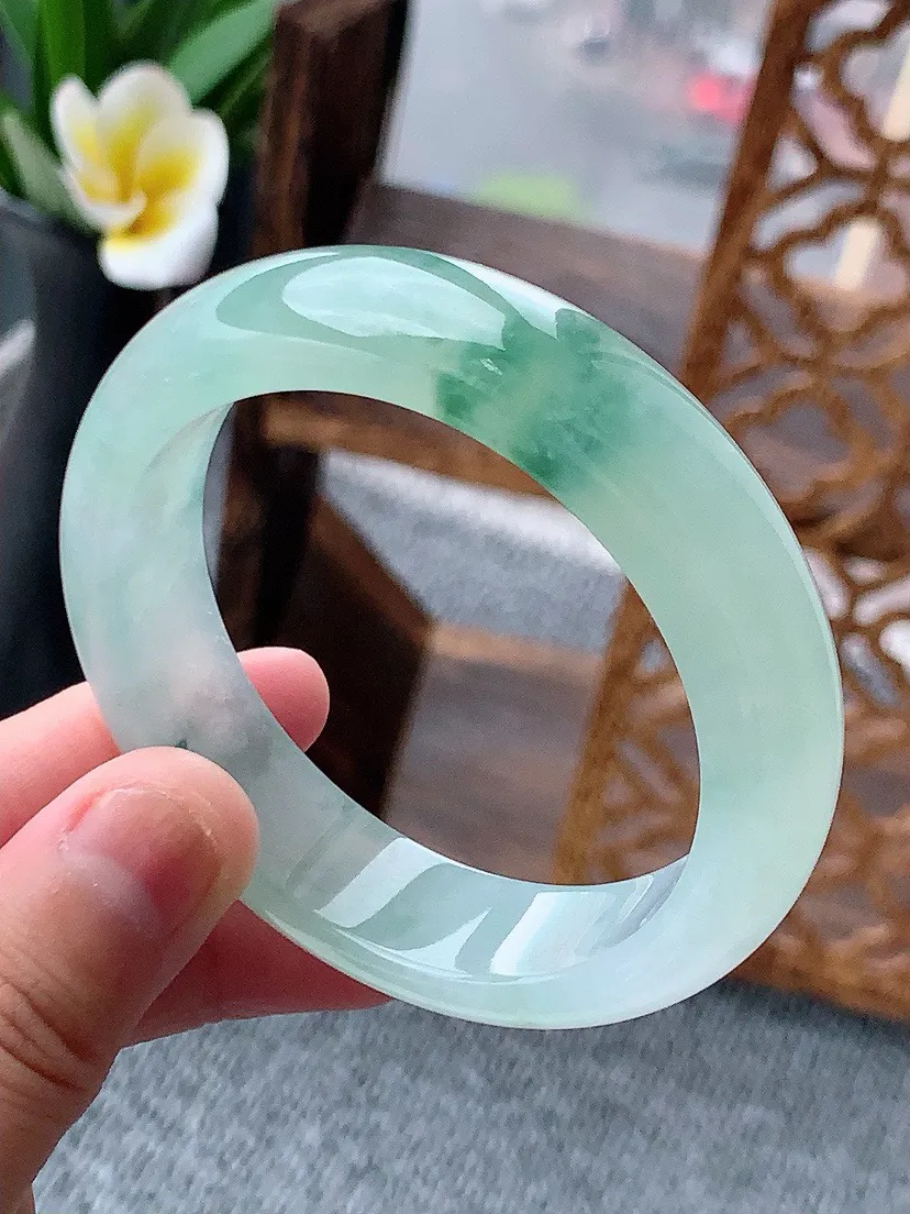 a货翡翠老坑飘花正装正圈手镯51-52小圈口 尺寸51.8×13.5×7.7mm 重量57.14g 